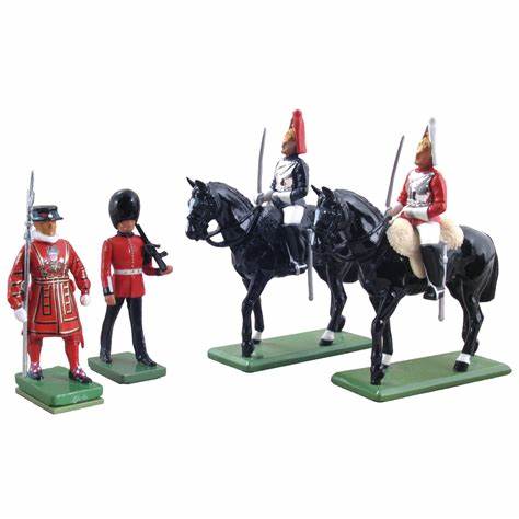 Ceremonial Figures & Sets